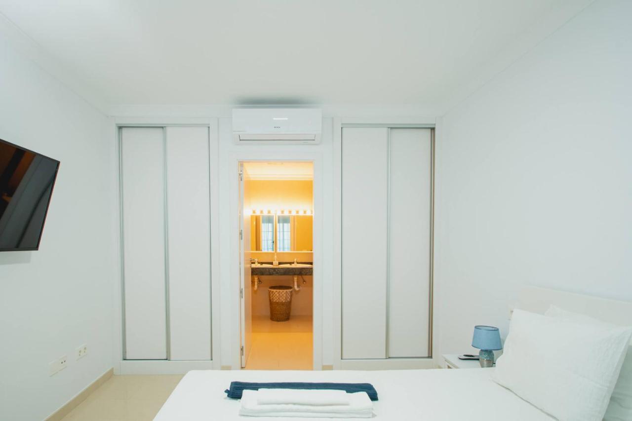 Villa Vista Reina - Luxury 6 Bedroom - Heated Pool- Views - Pool Table - Vista Lobos - Playa Blanca Екстер'єр фото